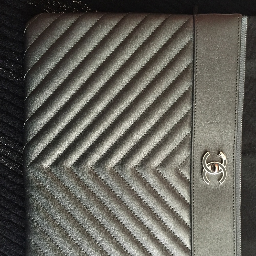 Chanel clutch